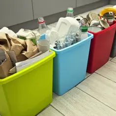 Gdzie wyrzucić resztki jedzenia? Oto co musisz wiedzieć, by nie marnować